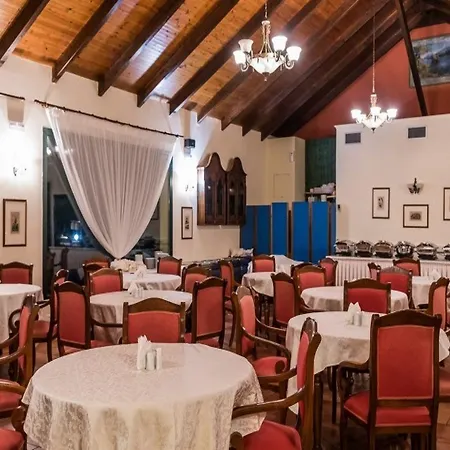 Village & By Zante Plaza (adults Only) מלון